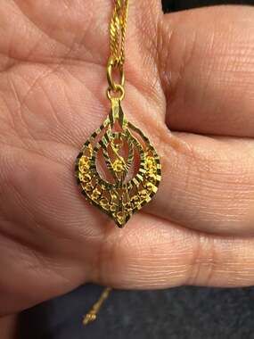 21K Yellow Gold Filigree Teardrop Pendant Necklace